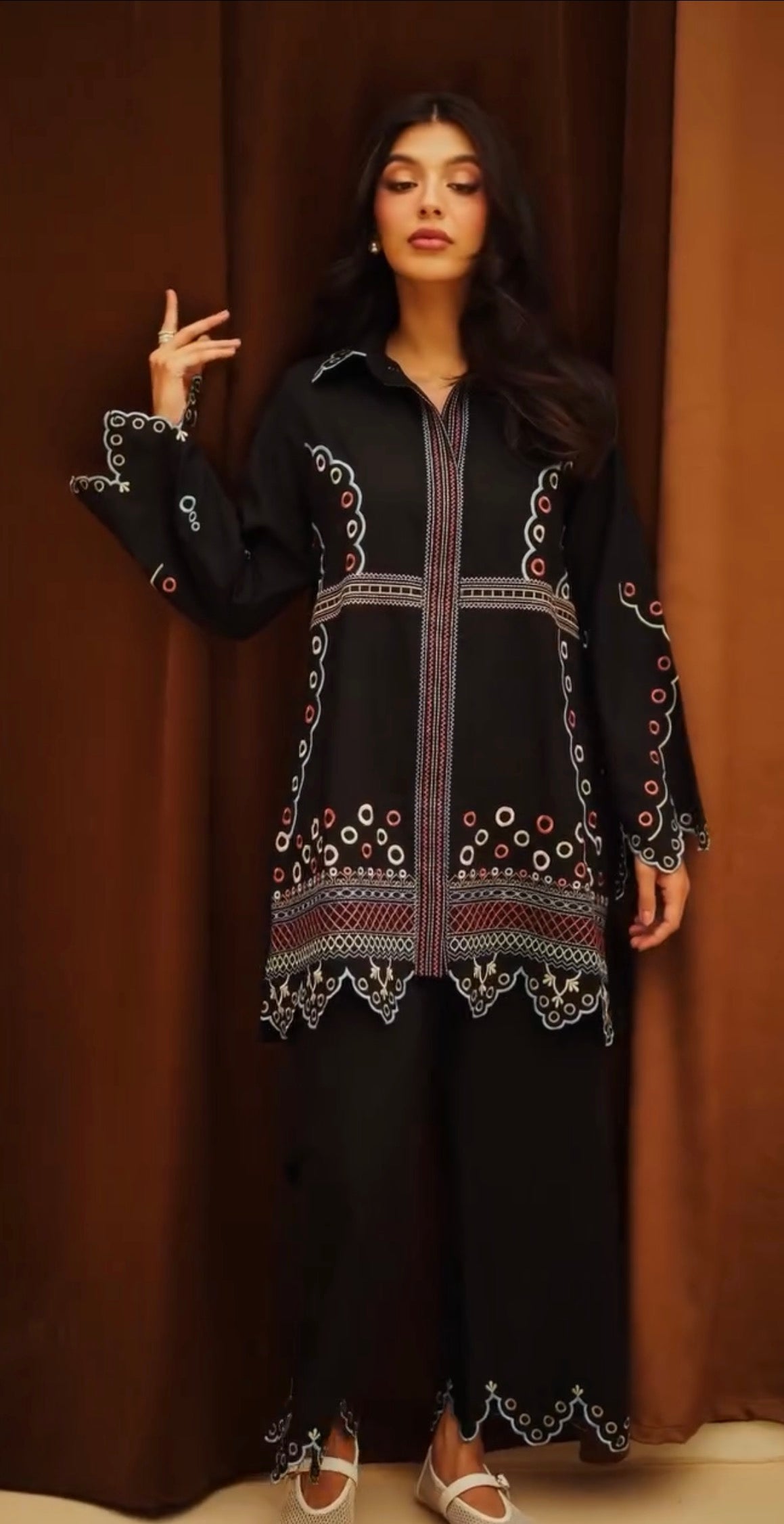 Lalarukh - 2Pc Embroidred Suit - Premium Linen